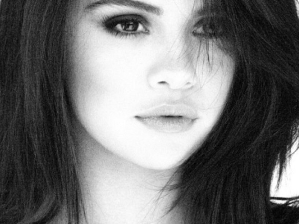 Selena Gomez Talks Justin Bieber, Taylor Swift And Her Purity Ring (INTERVI...
