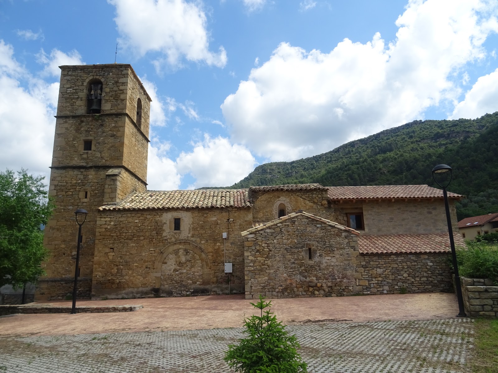ARTÍCULOS, RESEÑAS LITERARIAS Y EXCURSIONES Carlos Bravo Suárez