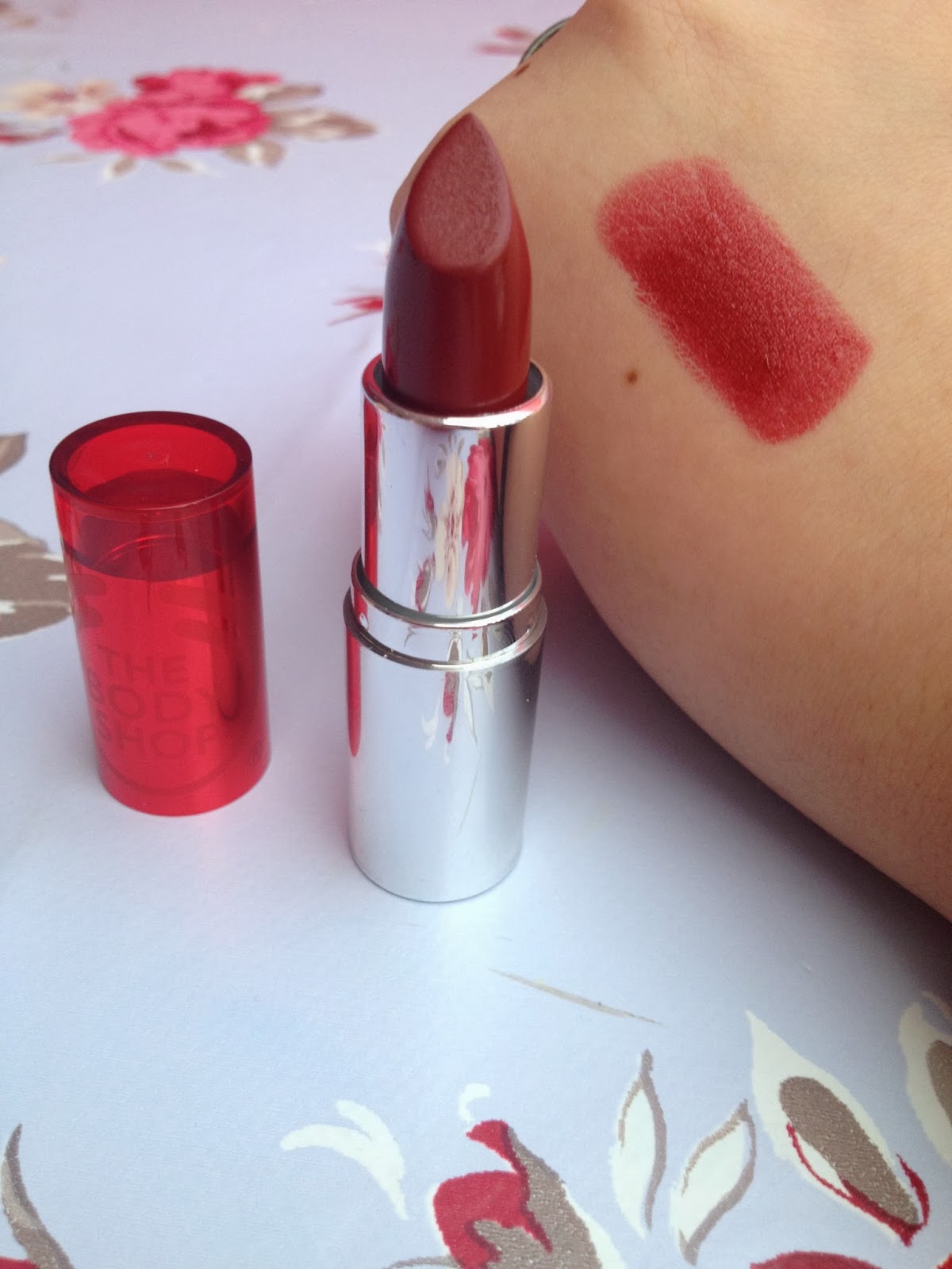 Hobbsessed. Review The Body Shop Colour Crush Lipstick
