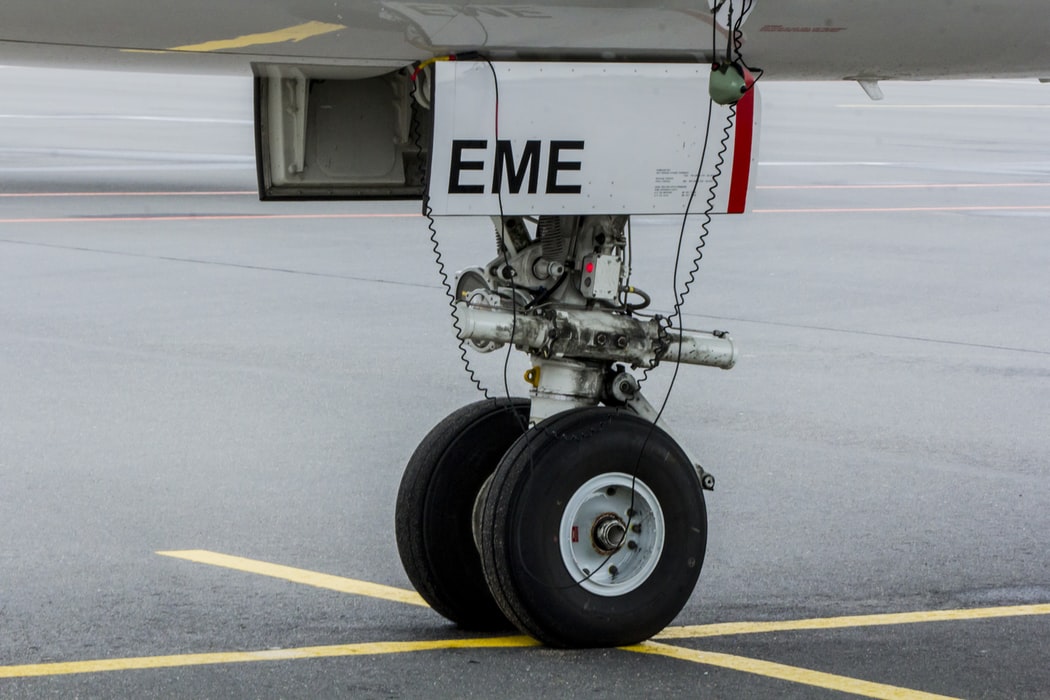 What is an oleo strut in landing gear?What is shockabsorbing landing