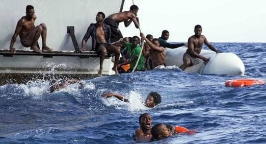 العثور على 16 جثه مهاجرا إثر غرق قاربهم قبالة سواحل المغرب
