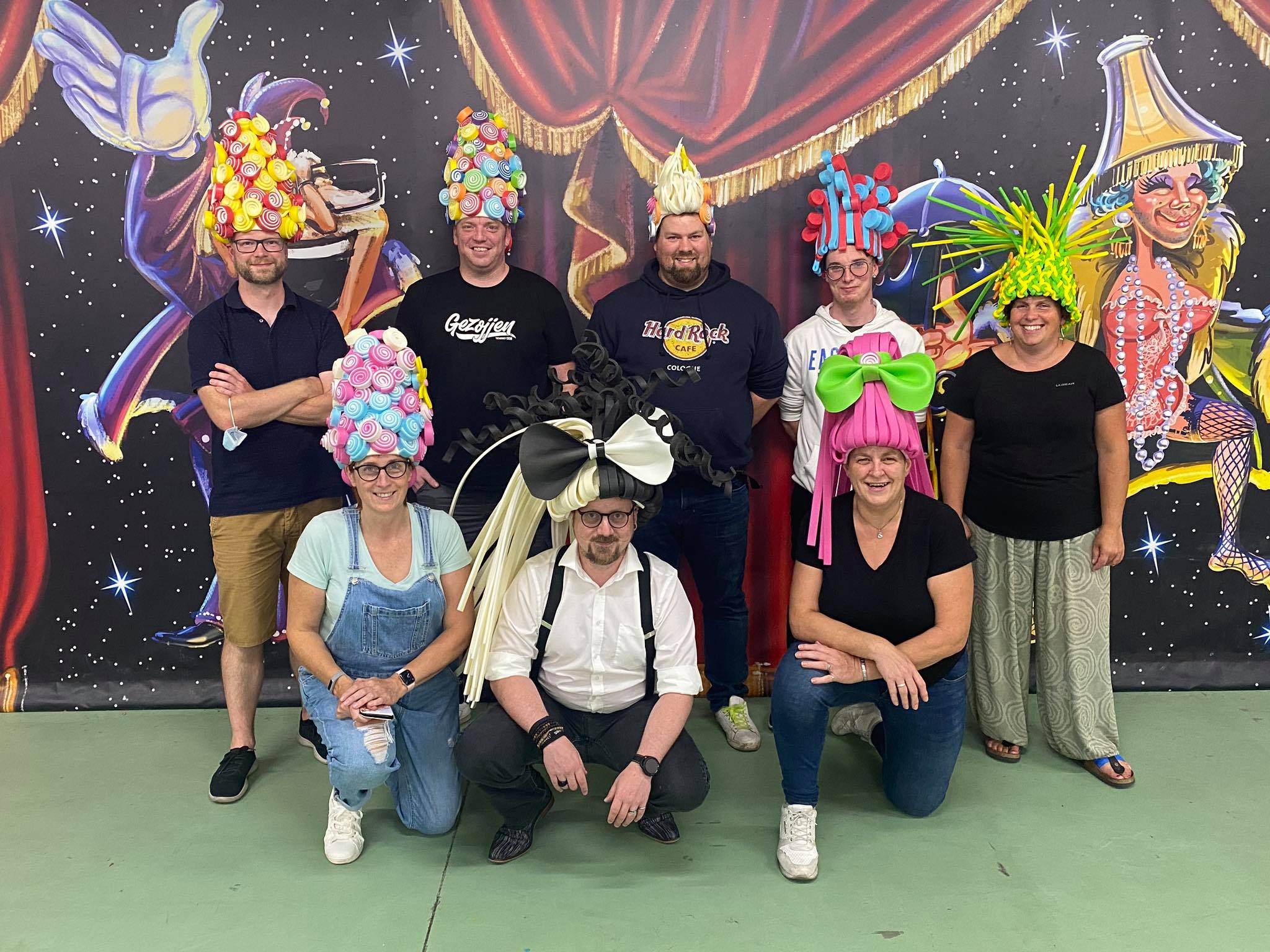 Carnaval Aalst foto- en videoblog: Aalst Carnaval - Academie voor Carnavalskunsten liet carnavalisten met Foam'!