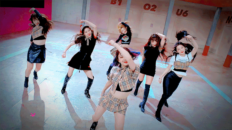 강아지 미용(?!)을 한듯한 로켓펀치 소희 | 인스티즈