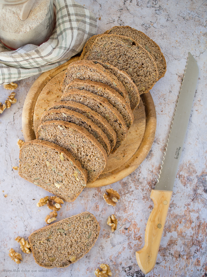 Pan integral con nueces de California