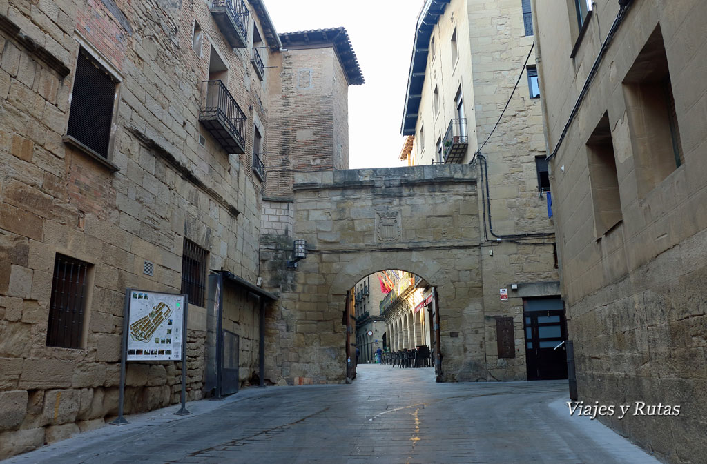 Puerta de la muralla de Viana, Navarra