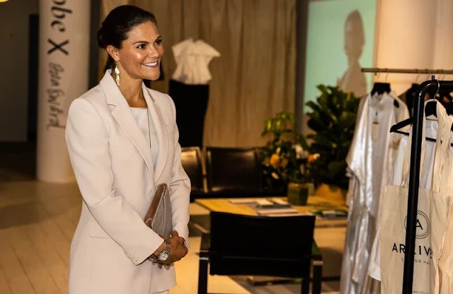 Crown Princess Victoria wore cream suit by Andiata. Kreuger Jewellery summer feather earrings. By Malene Birger Koonia clutch