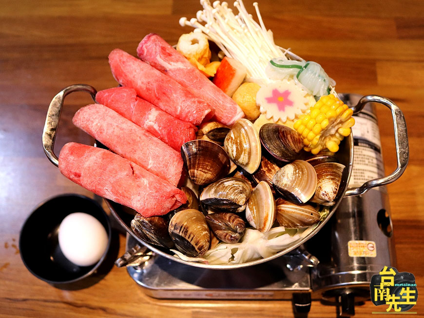 台南小火鍋/天然食材熬煮川味麻辣湯頭/肉燥飯、飲料吃到飽/限量供應產地直送海鮮食材/30隻白蝦超值佛心價只要199元/吃到痛風也甘願