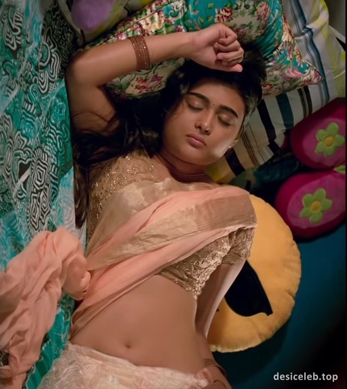 Shalini Pandey Cleavage and Navel,Shalini Pandey boobs,Shalini Pandey  ass, Shalini Pandey side boobs,Shalini Pandey hot ,Shalini Pandey  sexy