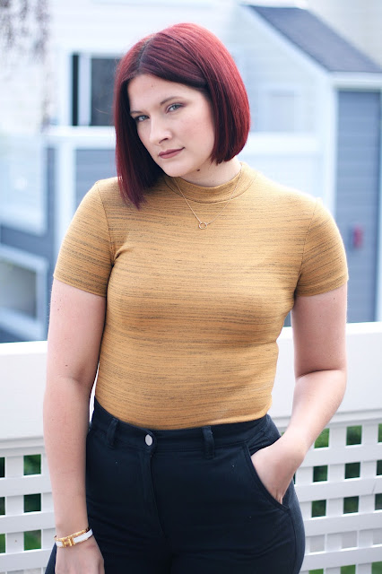 Red hair, fashion blogger, womenswear, fashion trends, curvy, outfit details