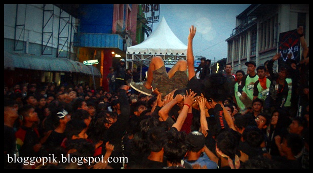 jejak kecil: Death Metal di Bandung Braga Festival 2012