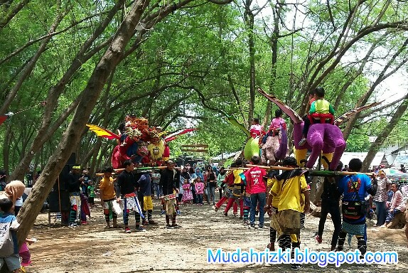 Pohon Miring Wisata Alam Nan Anggun Di Kosambi Karawang Download Aplikasi Terbaru