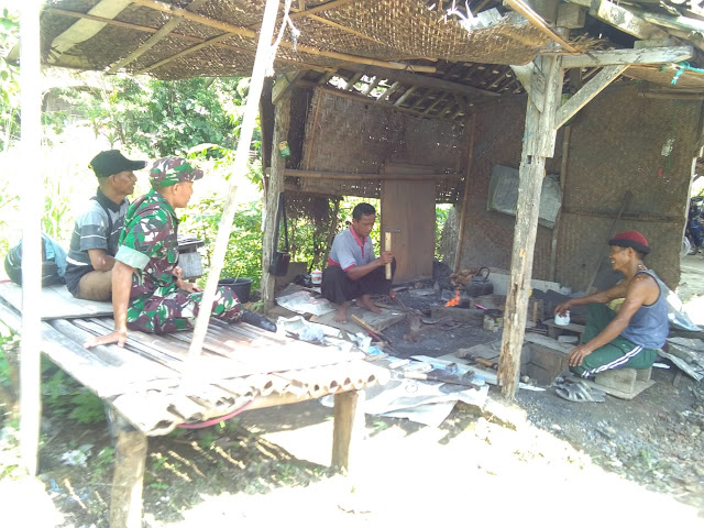 Pererat Tali Silaturahmi, Babinsa Bendo Komsos Dengan  Warga