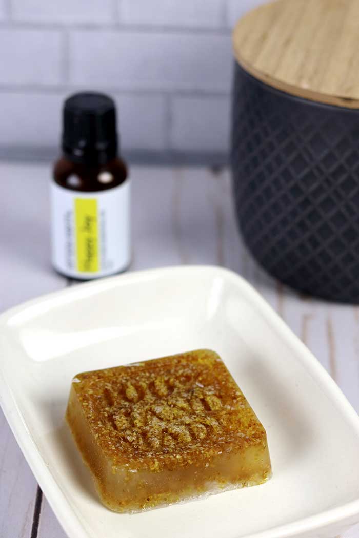 3 Easy Melt and Pour Soap Recipes Using Essential Oils Everything Pretty