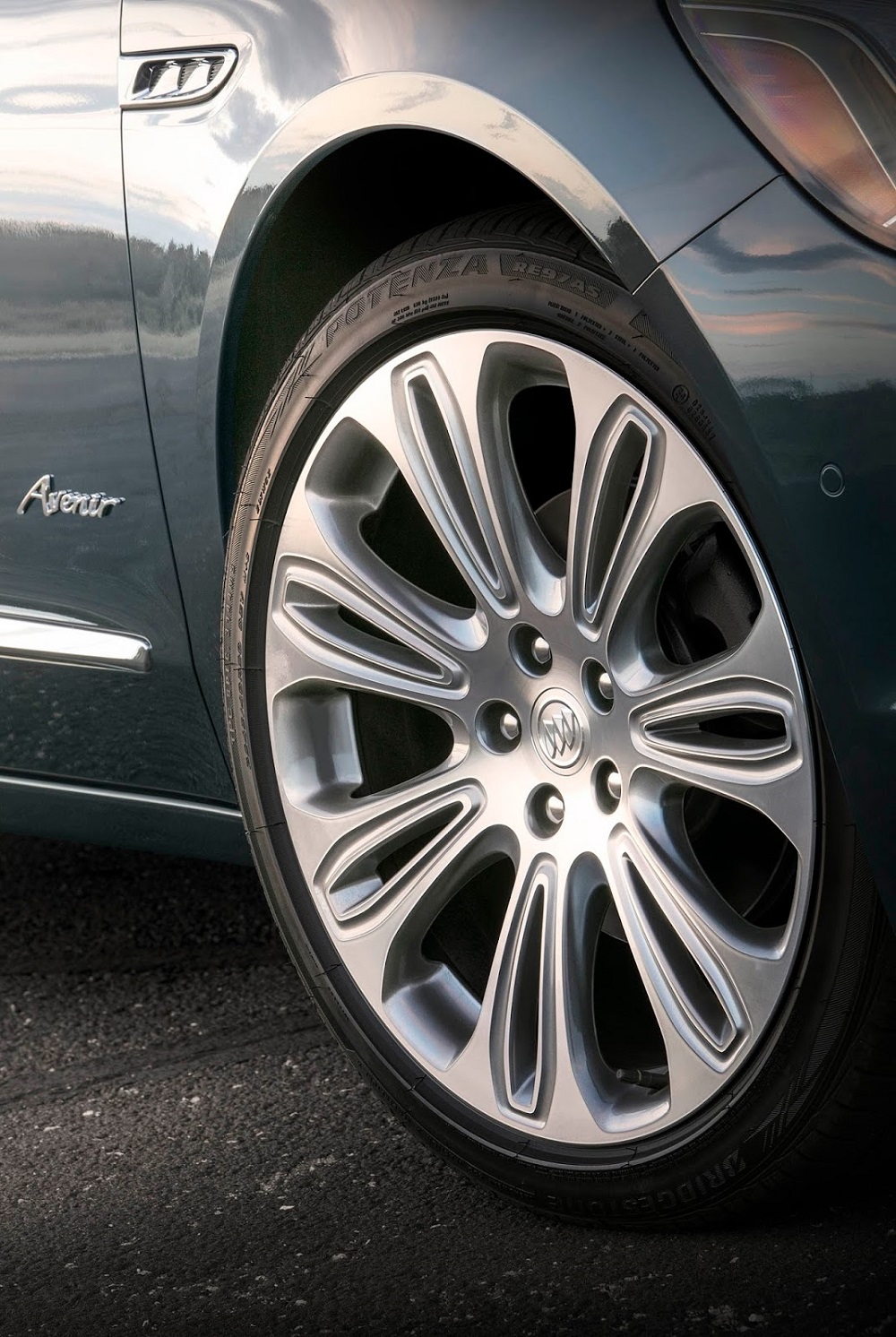 Buick Lacrosse Avenir