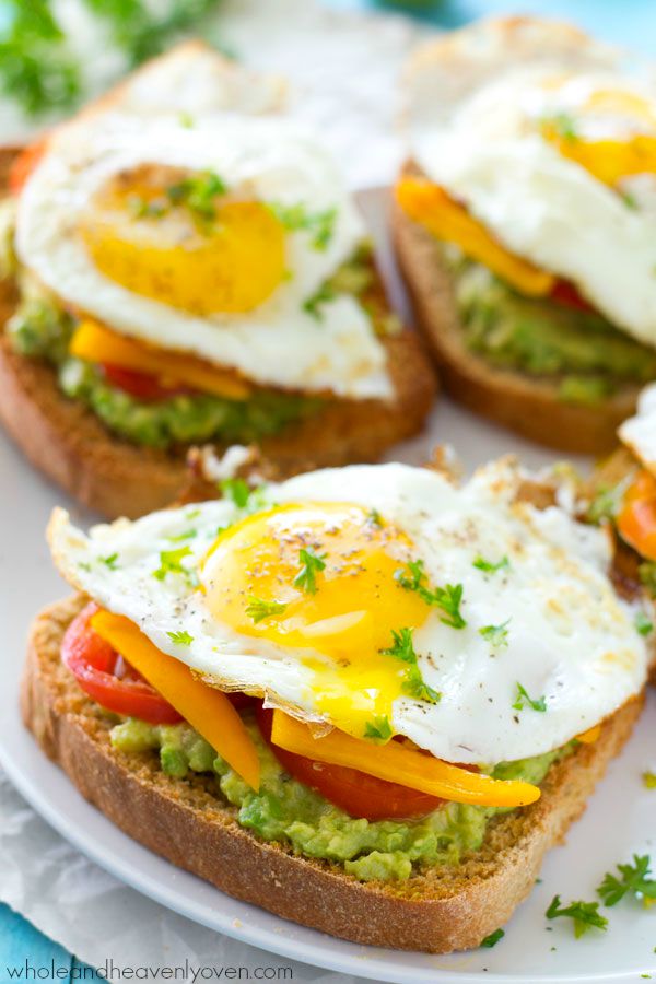 CALIFORNIA-STYLE FRIED EGG AVOCADO TOAST #vegetarian #salad #easy #avocado #eggfood CALIFORNIA-STYLE FRIED EGG AVOCADO TOAST #vegetarian #salad #easy #avocado #eggfood