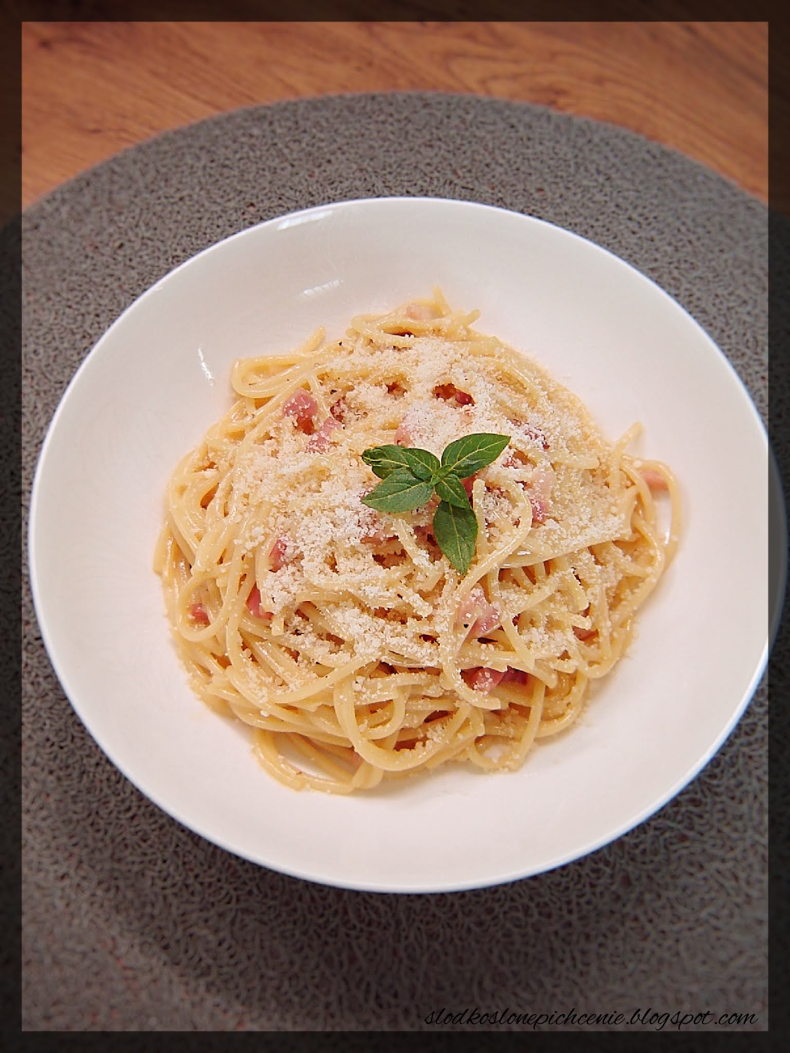 Spaghetti carbonara ze śmietaną Słodkosłone pichcenie