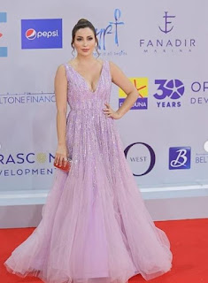 \"ملكة الريد كاربت\".. هكذا لقب الجمهور نسرين طافش بعد إطلالات الجونة