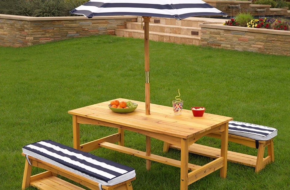 Pinterestita Creadora Bellas mesas con sombrilla para el jardín