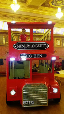 bergaya ala gadis belanda di folk house dan mengenal alat transportasi dunia di museum angkut malang nurul sufitri travel lifestyle blogger review pegipegi hotel murah