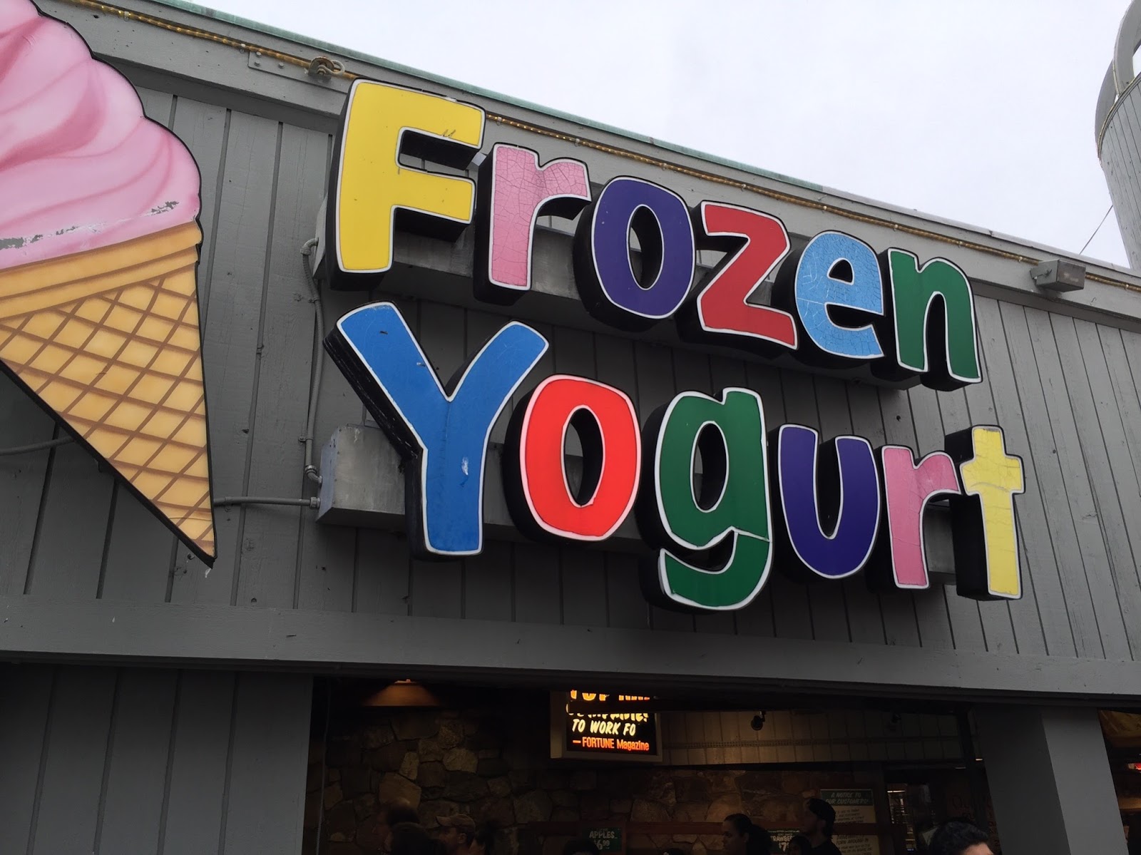 Strawberry Ice Cream From Stew Leonard's / ステューレナーズのストロベリー アイスクリーム I