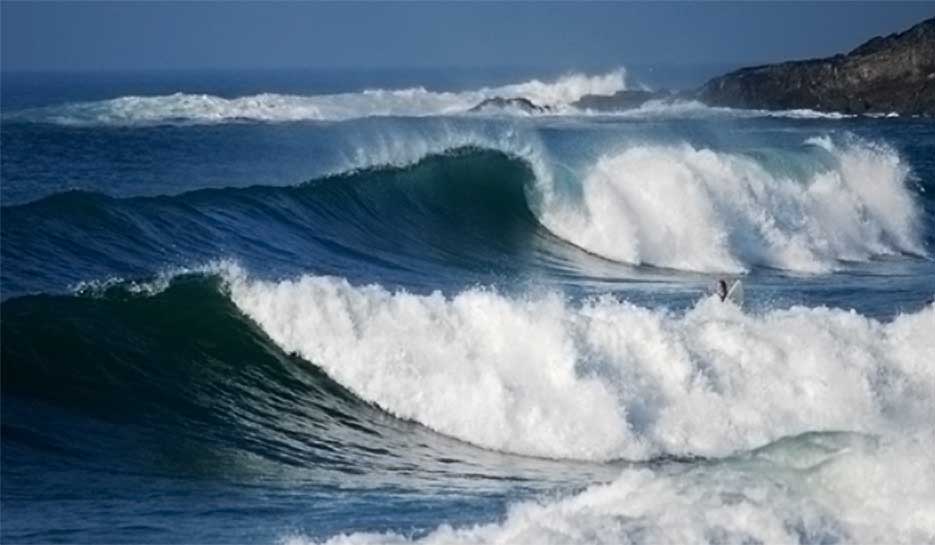 Why Cornwall is Famous for its Surfing? Surf Pictures and Videos