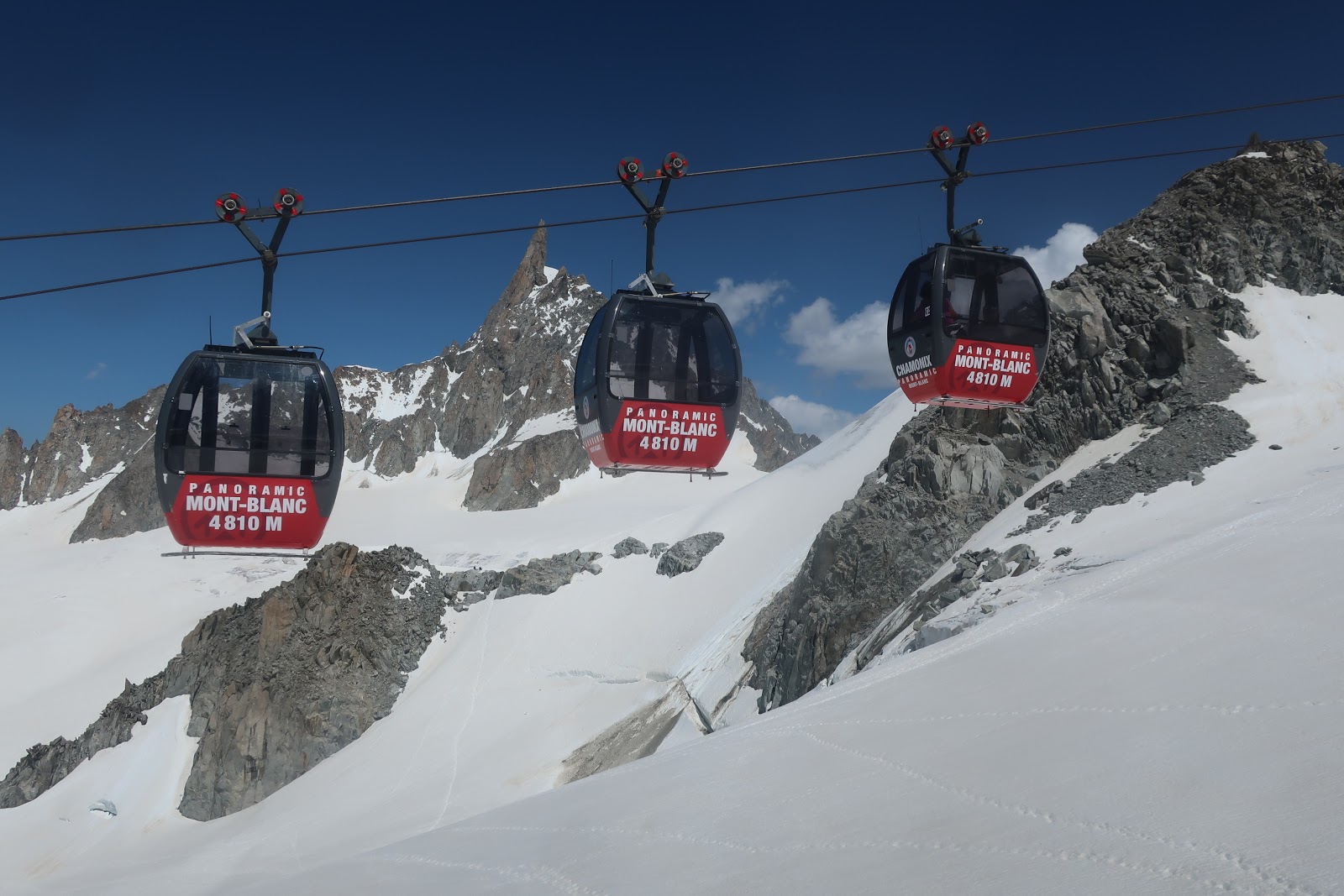 スイス旅 氷河の上を3連ゴンドラで国境越え エルブロンネル エギーユ デュ ミディ フリーランサーの旅とグルメのブログ