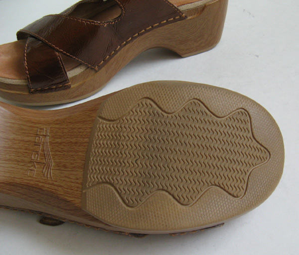 DANSKO PATENT LEATHER METALLIC LEATHER SANDALS WOMENS SIZE 7.5 SIZE 38