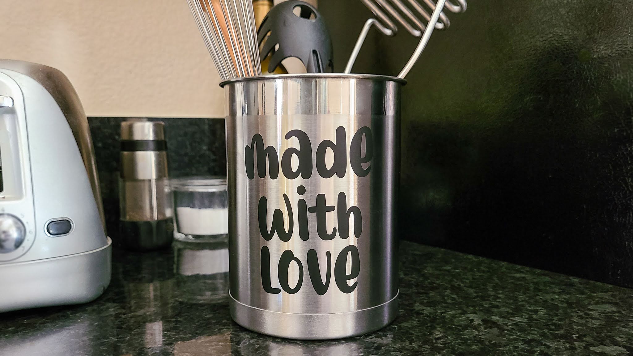 How to Put Vinyl on a Curved Surface (Self Hinge Method) Silhouette