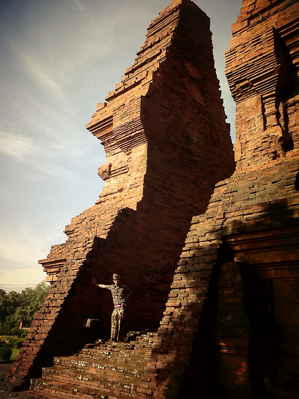 CANDI WRINGIN LAWANG, TROWULAN