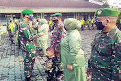 Komandan Kodim 0607/Sukabumi, Letkol Inf Danang Prasetyo Wibowo melepas tujuh anggota  ke Provinsi Papua 