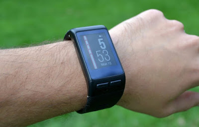 jam tangan pintar Garmin vicoactive HR GPS untuk main golf
