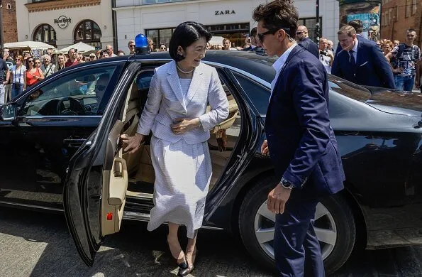 Crown Prince Akishino and Crown Princess Kiko visited the southern city of Krakow, at breakfast held at Sukiennice