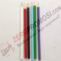 Souvenir pensil segitiga warna