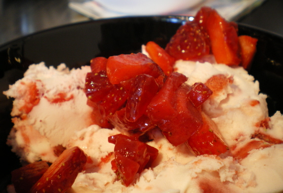 Sekundentakt: Erdbeer-Joghurt-Eis mit Eiszauber