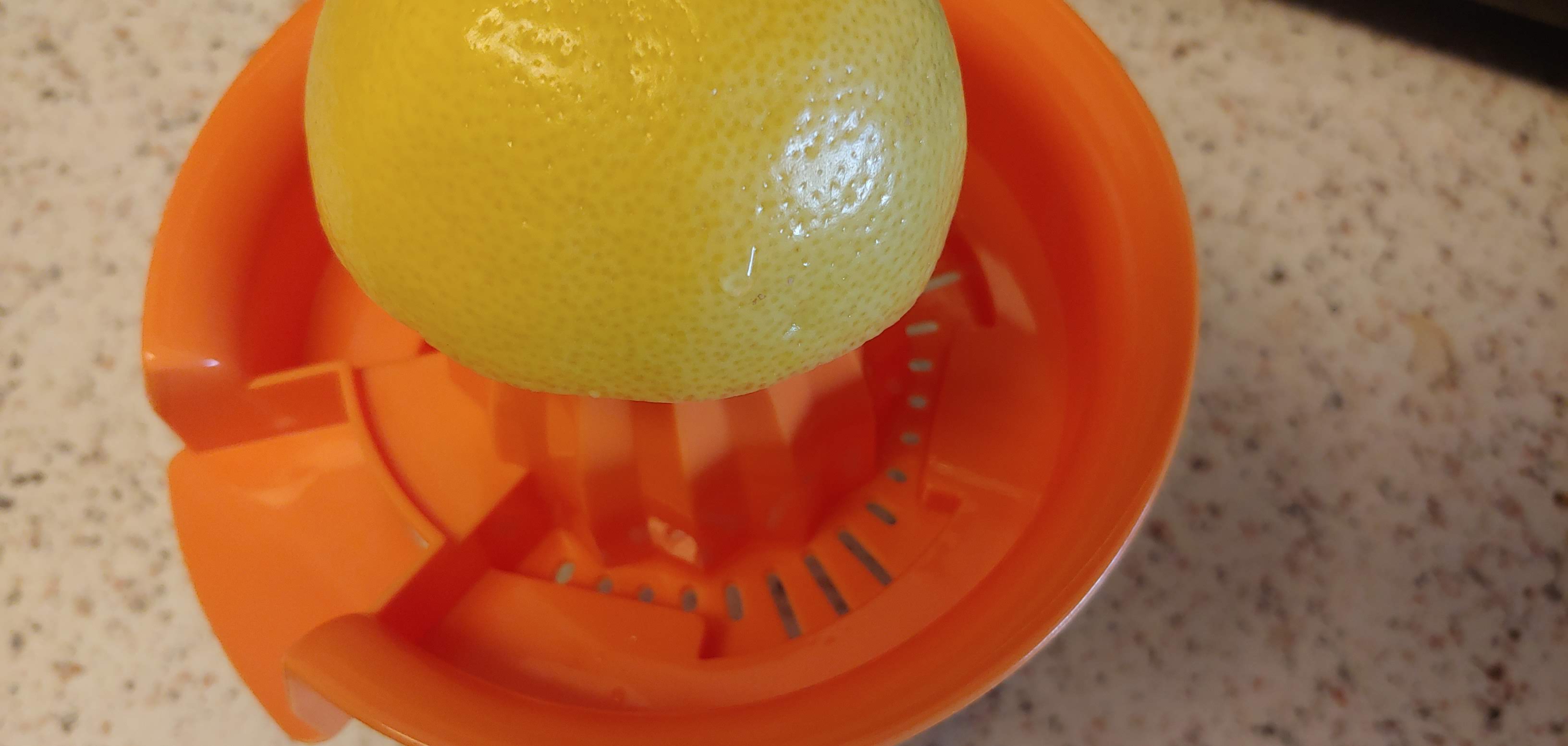 Lemon Juicer vs. Lemon Reamer At Home with John Newman