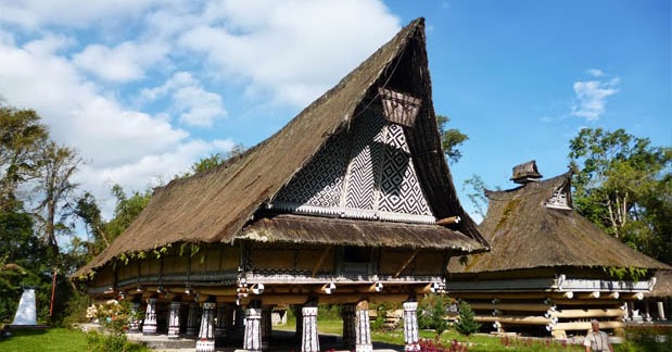 Rumah Adat Sumatera Utara (Rumah Bolon), Gambar, dan 