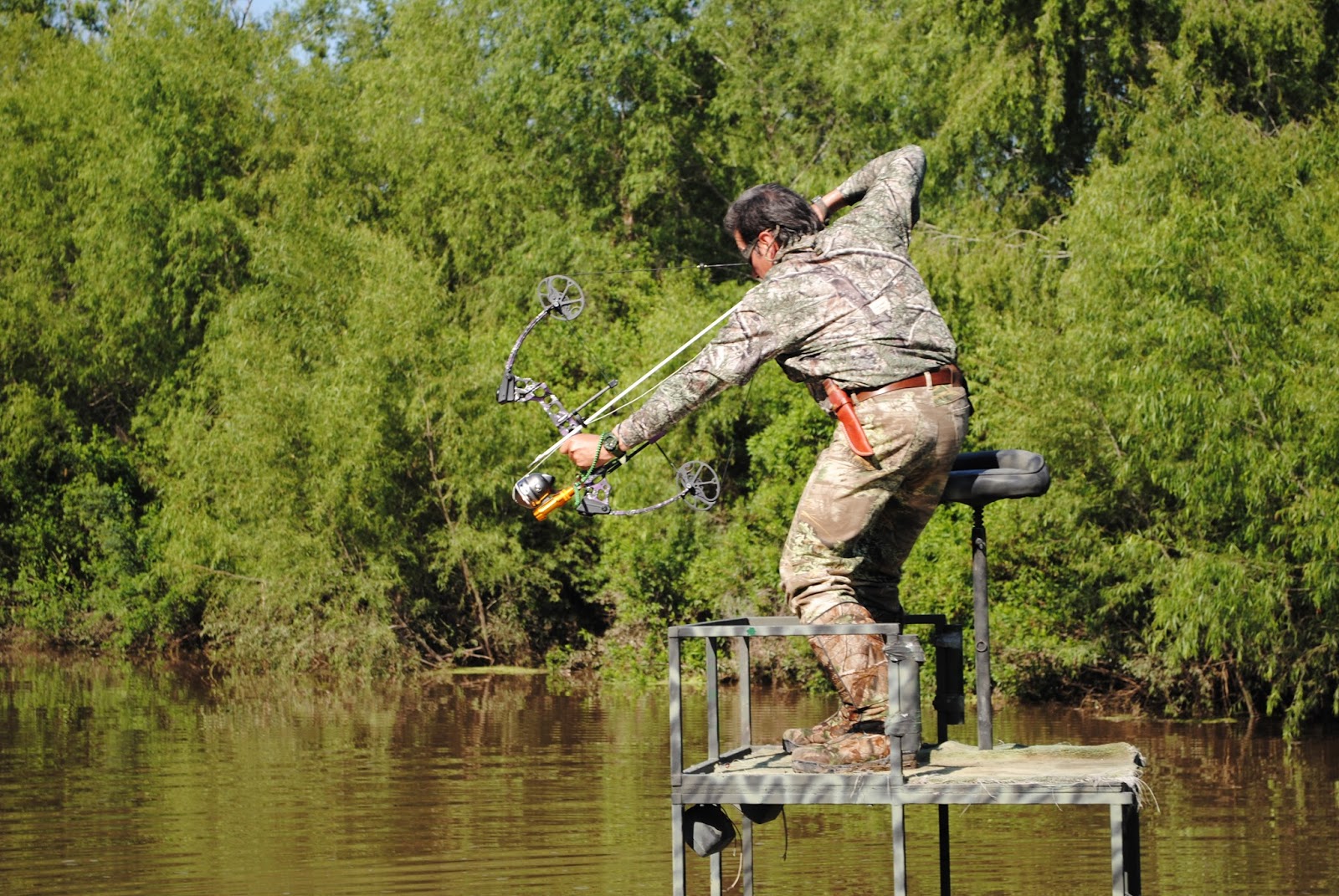 The WOOA Reports BowHunting Alligator Gar