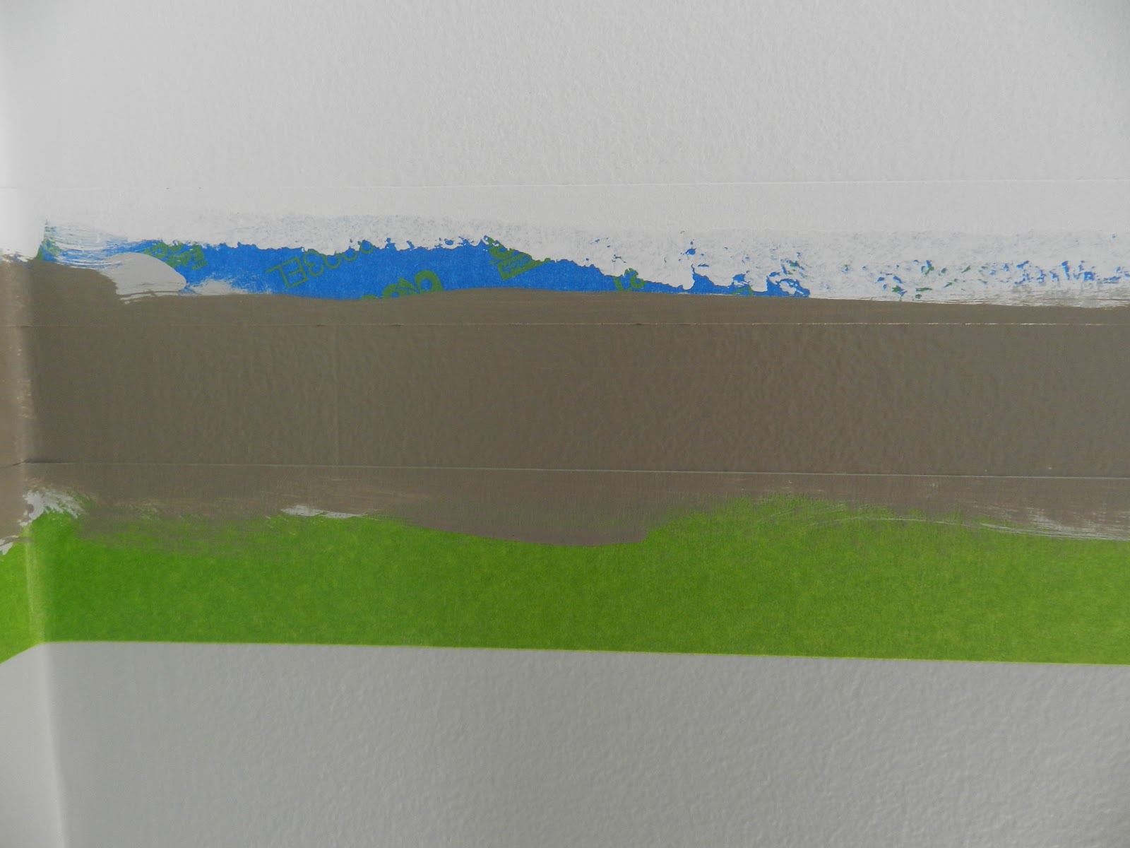 Giraffe Legs Frog Tape VS Scotch Blue with Edge lock