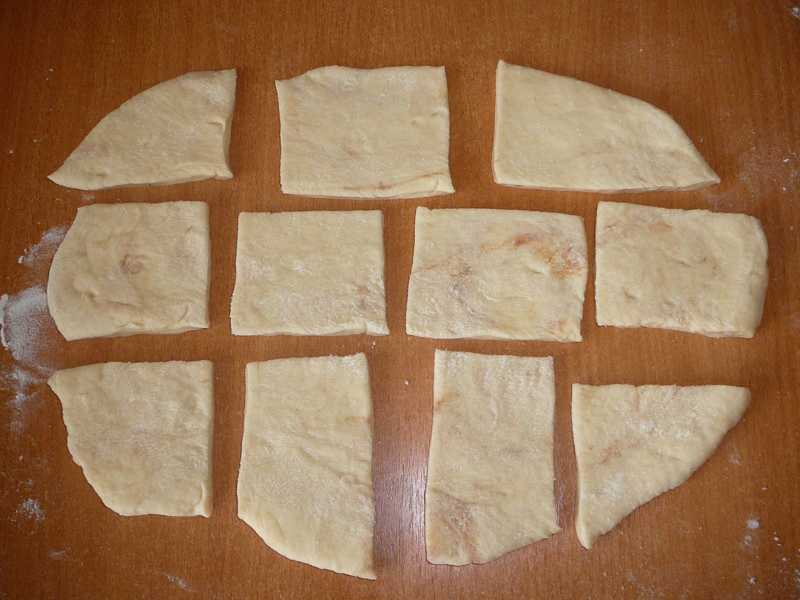 Мясо и кусочки теста. Итальянский молочный хлеб. Итальянские кусочки теста. Итальянский молочный хлеб pane al Latte "fisarmonica. Итальянский молочный хлеб аккордеон.