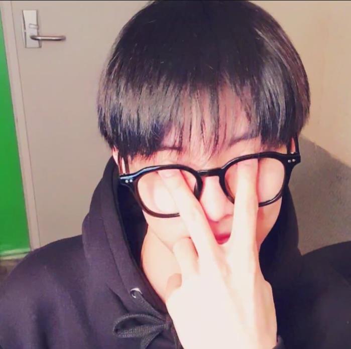 나랑 눈 마주치면 오늘부터 사귀는거다? | 인스티즈