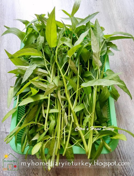 Plecing Kangkung / Indonesian water spinach with freshly chili relish | Çitra's Home Diary. #plecingkangkung #vegetarian #Indonesianfoodrecipe #chilirelish #Asiancuisines #waterspinach #sidedish