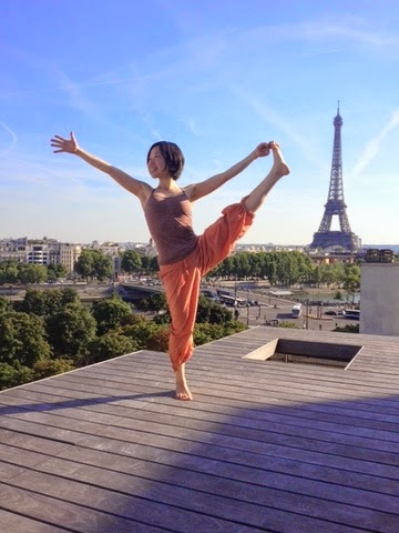yoga avec la tour Eiffel 0
