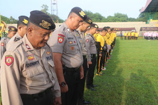 AKBP Syamsul Huda S.Ik SH M.Si rangkul anggota dengan olah raga bersama AKBP Syamsul Huda S.Ik SH M.Si rangkul anggota dengan olah raga bersama