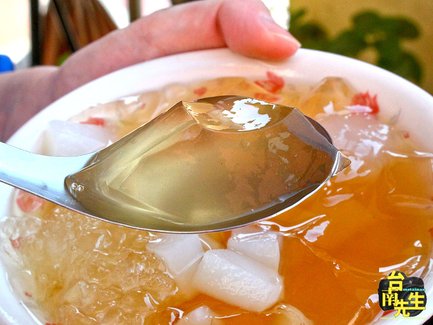 台南愛玉冰／70多年無名小攤／每日限量只賣4小時／天然手洗愛玉／傳統古早味在地人的回憶