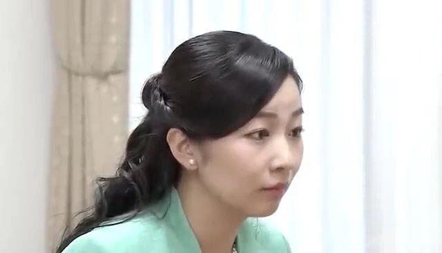 Japan Women Inventors Association. Princess Kako wore a green tweed jacket and skirt, pearls necklace