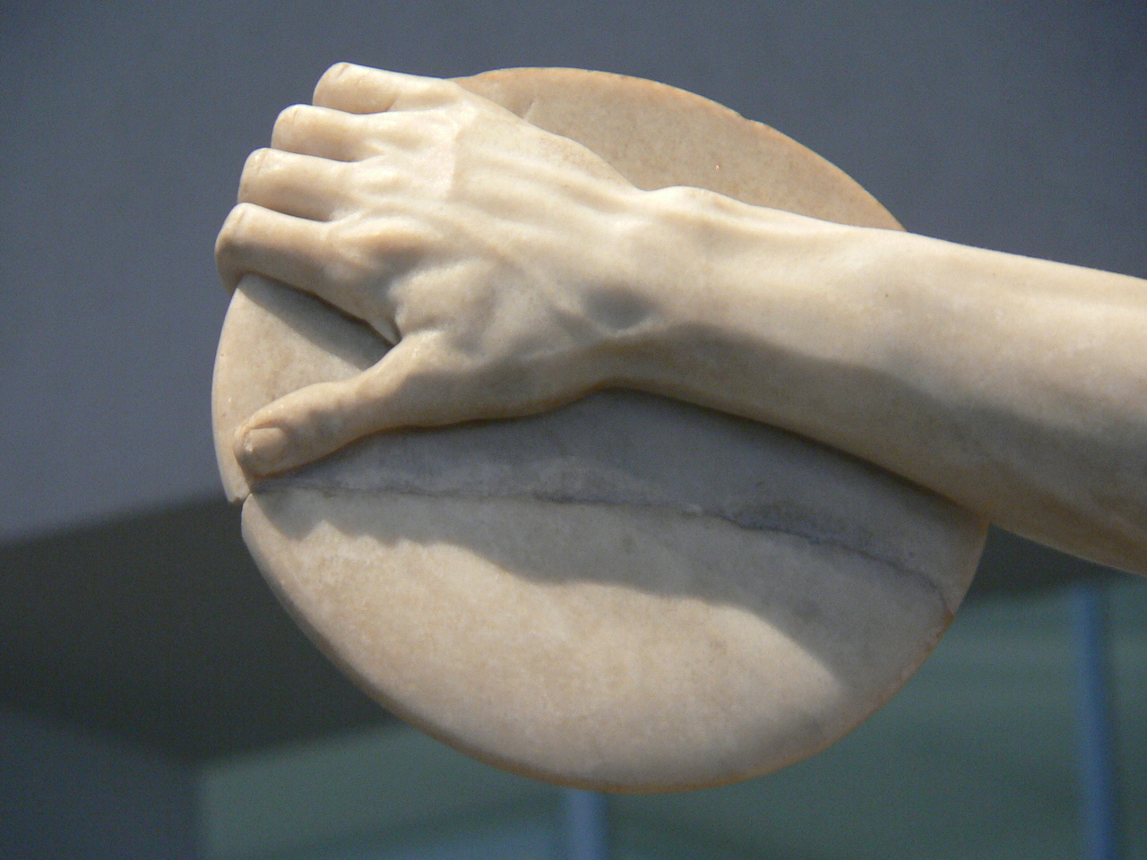 Дискобол скульптура. Дискобол скульптура рука. Женщины скульпторы и их творения. Rome-Sculpting руки. Античный скульптор 5