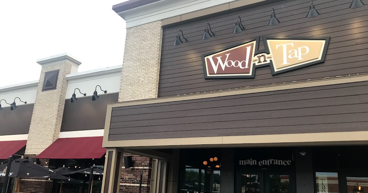 90'S PUNCH & "OMG" ENTREES AT CONNECTICUT'S WOODNTAP BAR & GRILL