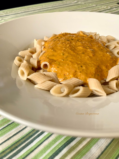 Salsa de tomate con pesto de piñones y pistachos