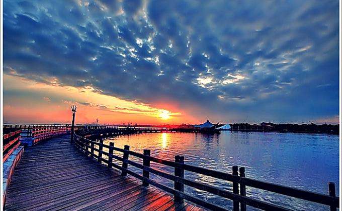 The best place to share stories: Wisata Jalan-Jalan ke Pantai Ancol