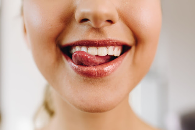 implanty doskonale zastępują naturalne zęby